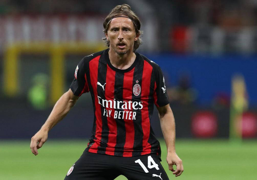 为什么打者在挥棒失利后会习惯性调整头盔位置以重置专注力