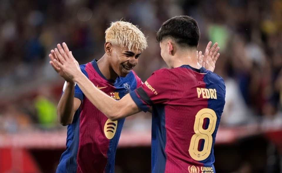 记者：阿德耶米决定明夏离开德甲，曼联、切尔西均有意