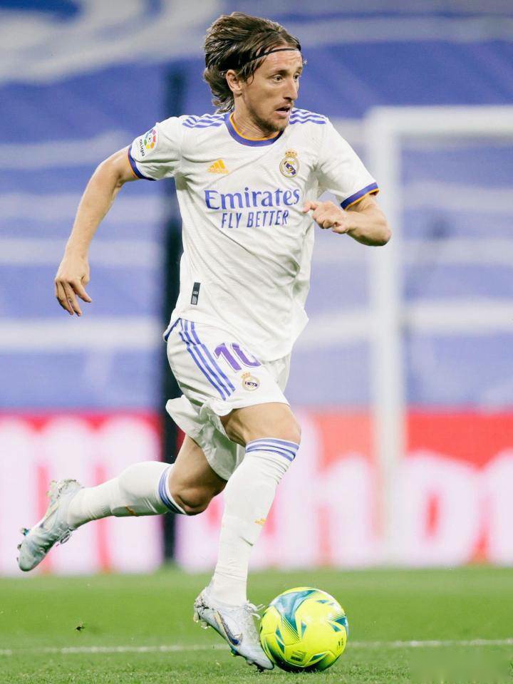 欧联杯：利物浦5-1AC米兰，萨拉赫帽子戏法